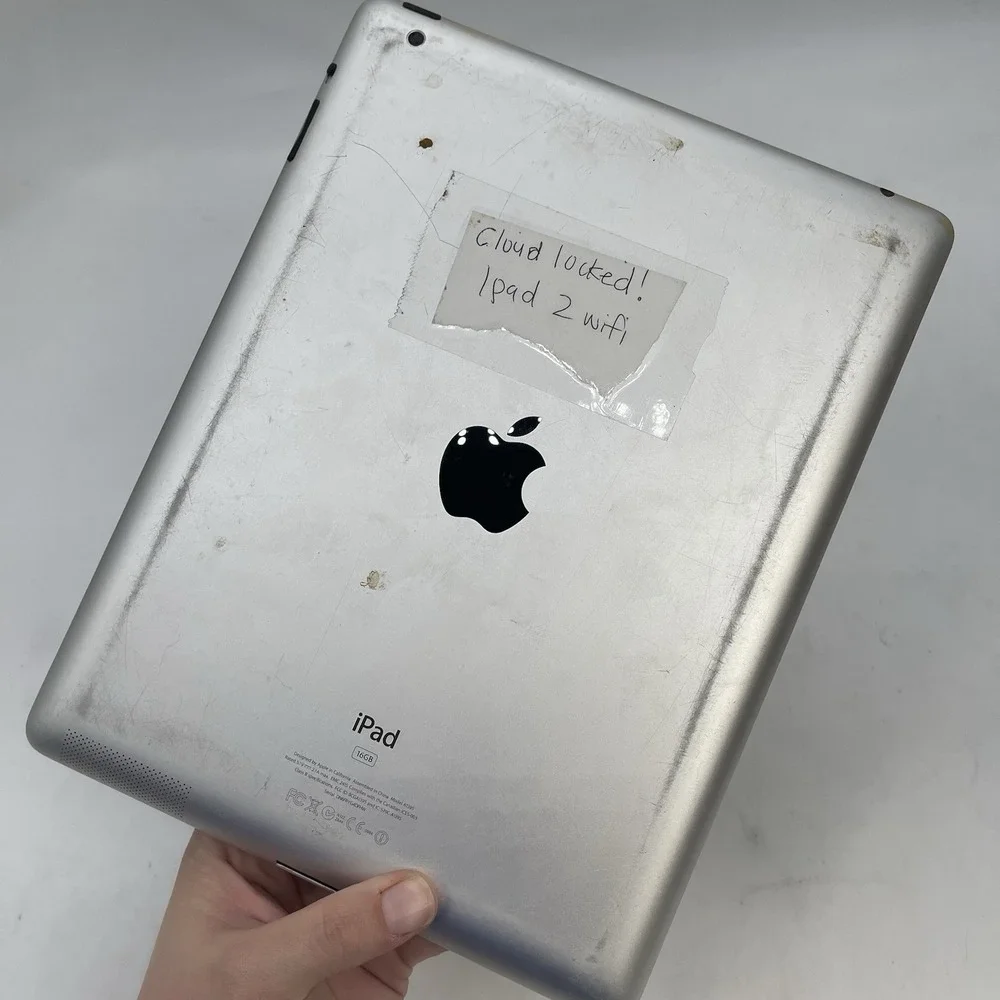 Apple iPad 2 16GB 9.7-inch WiFi Tablet Black A1395 MC769LL/A-ER Locked